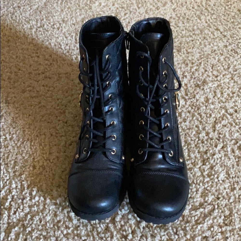 Guess boots